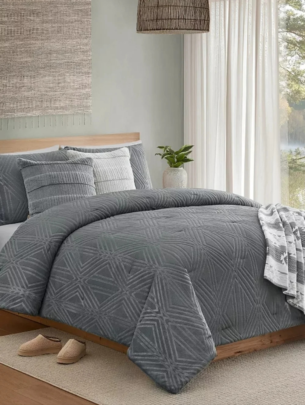 BearPaw Carson Embossed Full/Queen Comforter Set w/Shams- Charcoal